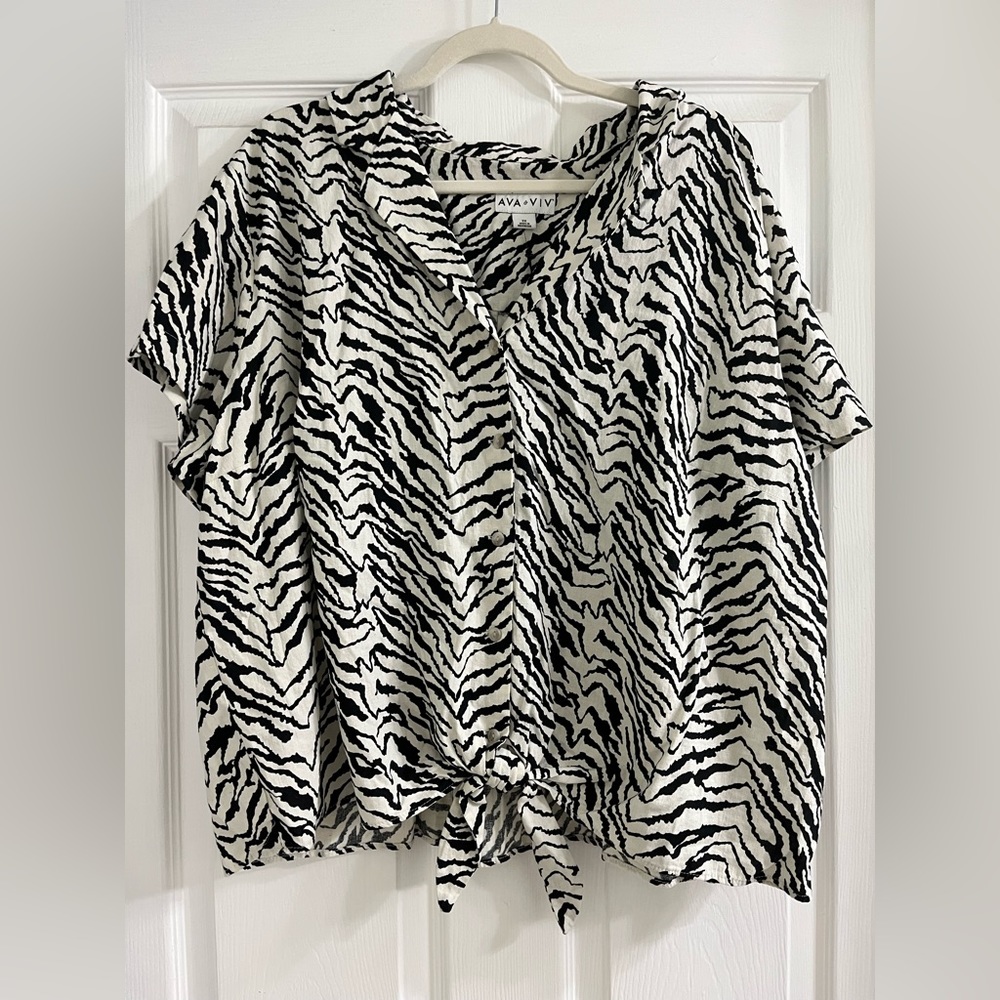 2X NWT Zebra Print Ava & Viv Top 🦓